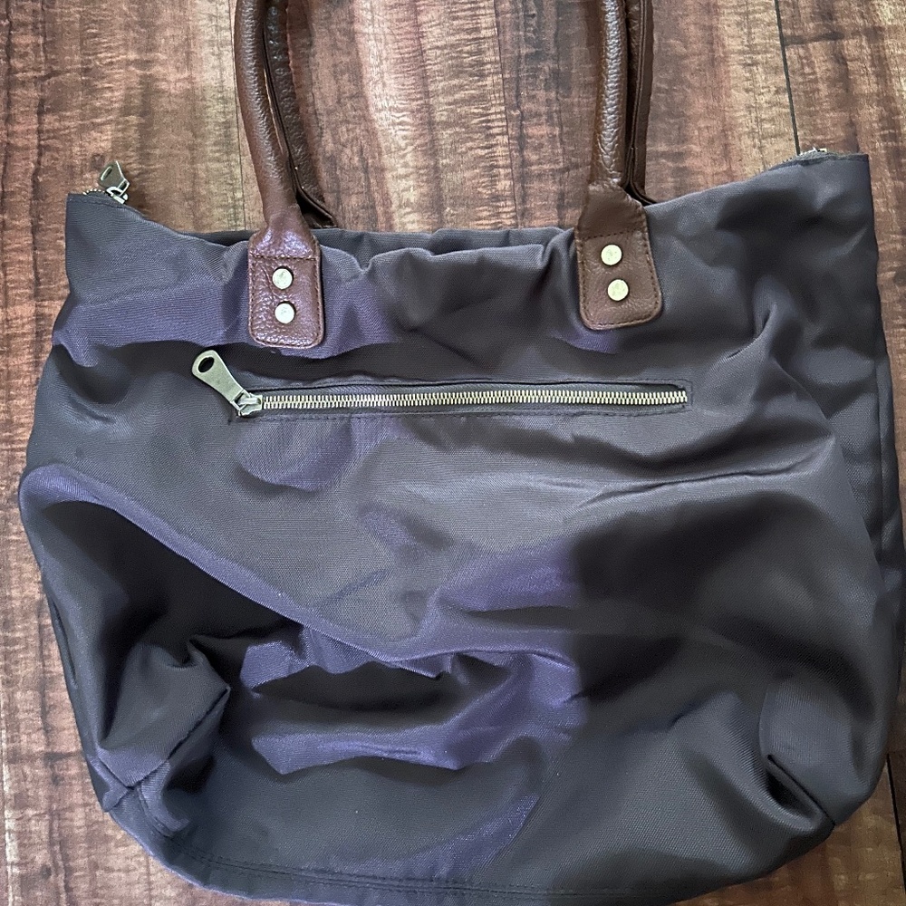 Brown Old  Navy canvas bag with zipper very spacious